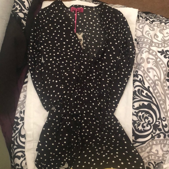 Black and white Polka dot v-neck romper - Picture 1 of 3